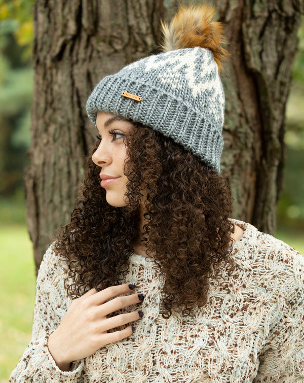 Turns in Sweet Beanie Gray - Lucia